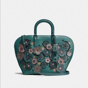 Green – Coach  tea roses